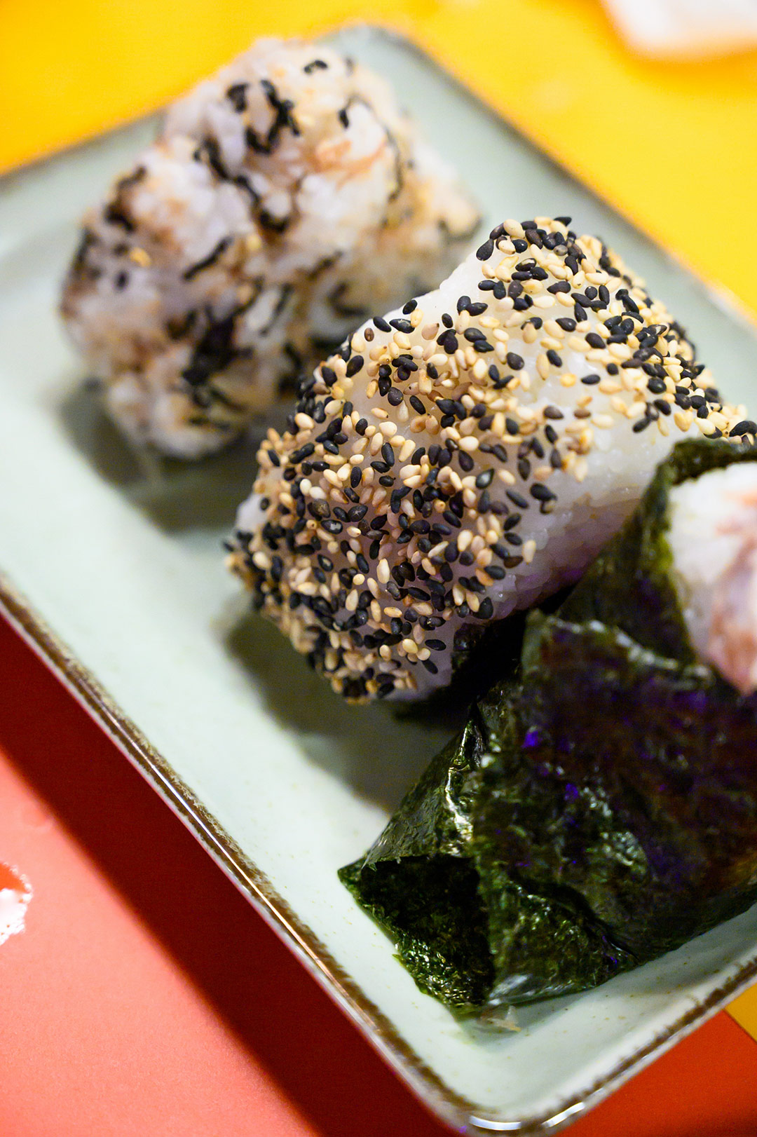 Onigiri preparati in laboratorio